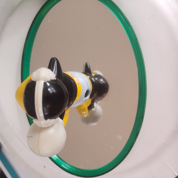 Mattel Pop-onz Penguin Figure Toy Bow Tie & Snowball 3" – Vintage Mirror Gift - Picture 4 of 7